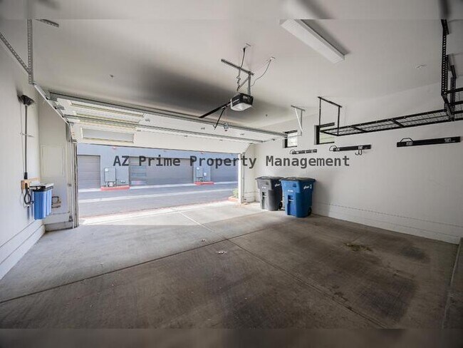 Building Photo - 142 E Hearne Way