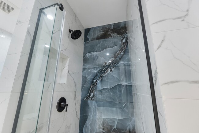 Foto del edificio - 1429 Ellsmere Ave