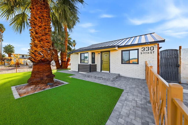 Building Photo - 330 S 11th St