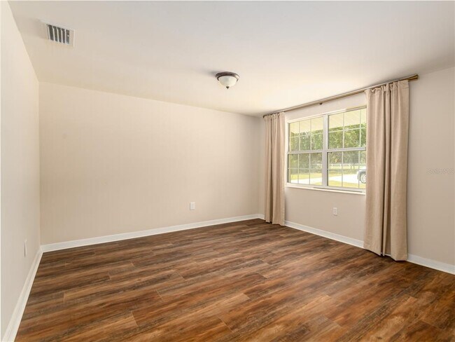 Foto del edificio - 4722 Stearns Rd