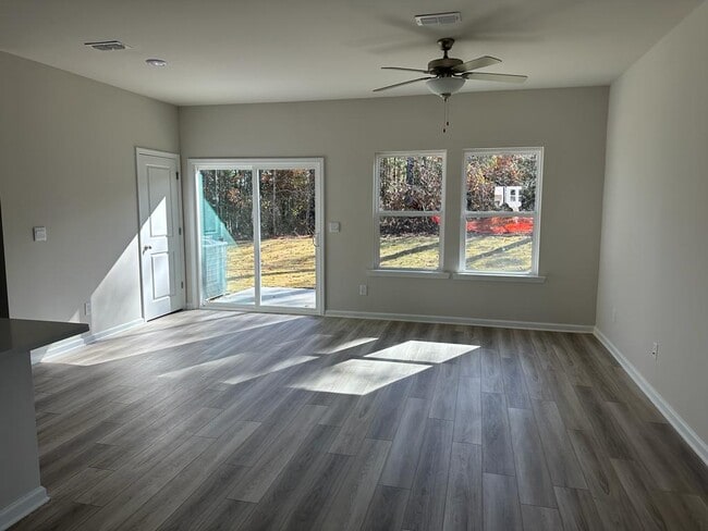 Building Photo - 1555 Villageside Ct