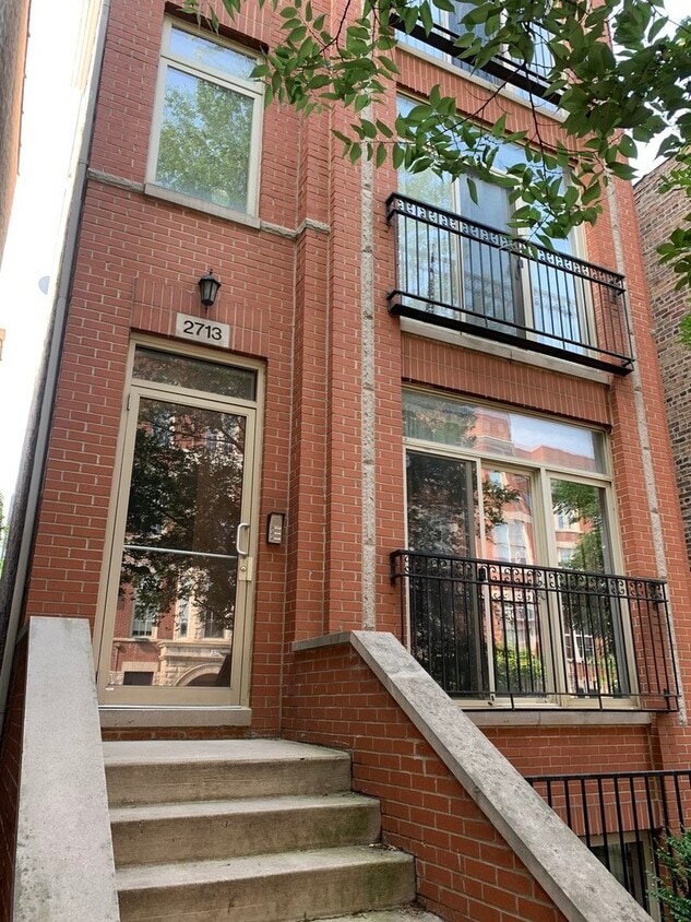 2713 W Augusta Blvd Unit 1, Chicago, IL 60622 Condo for Rent in