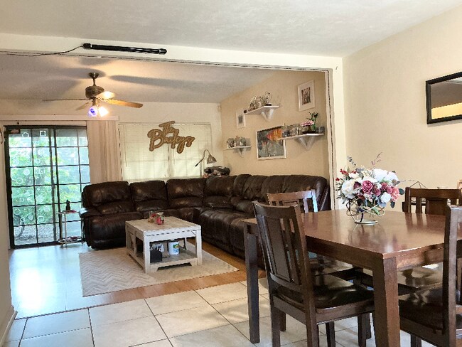 Foto del edificio - 5724 SW 8th Pl