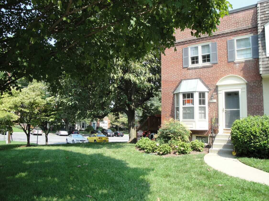 Primary Photo - 4881 Chevy Chase Dr
