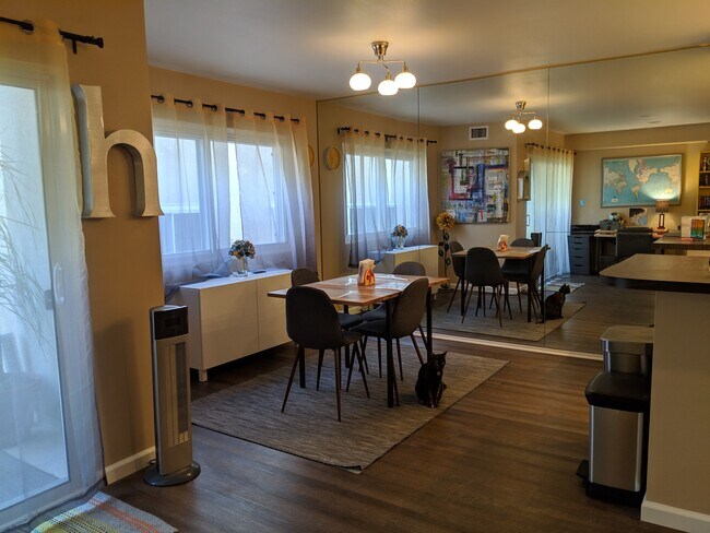 Foto del edificio - 8738 Delgany Ave