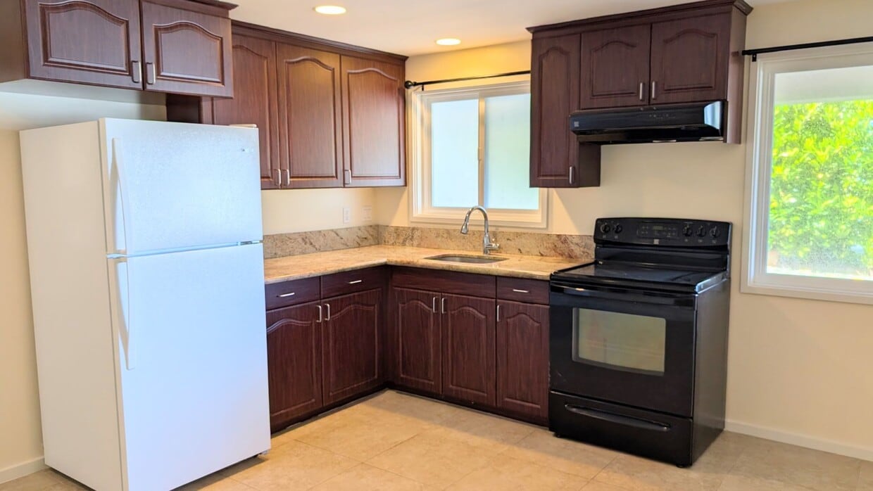 Primary Photo - Spacious Pet Friendly 1 Bed 1 Bath Duplex in Kamehameha Heights