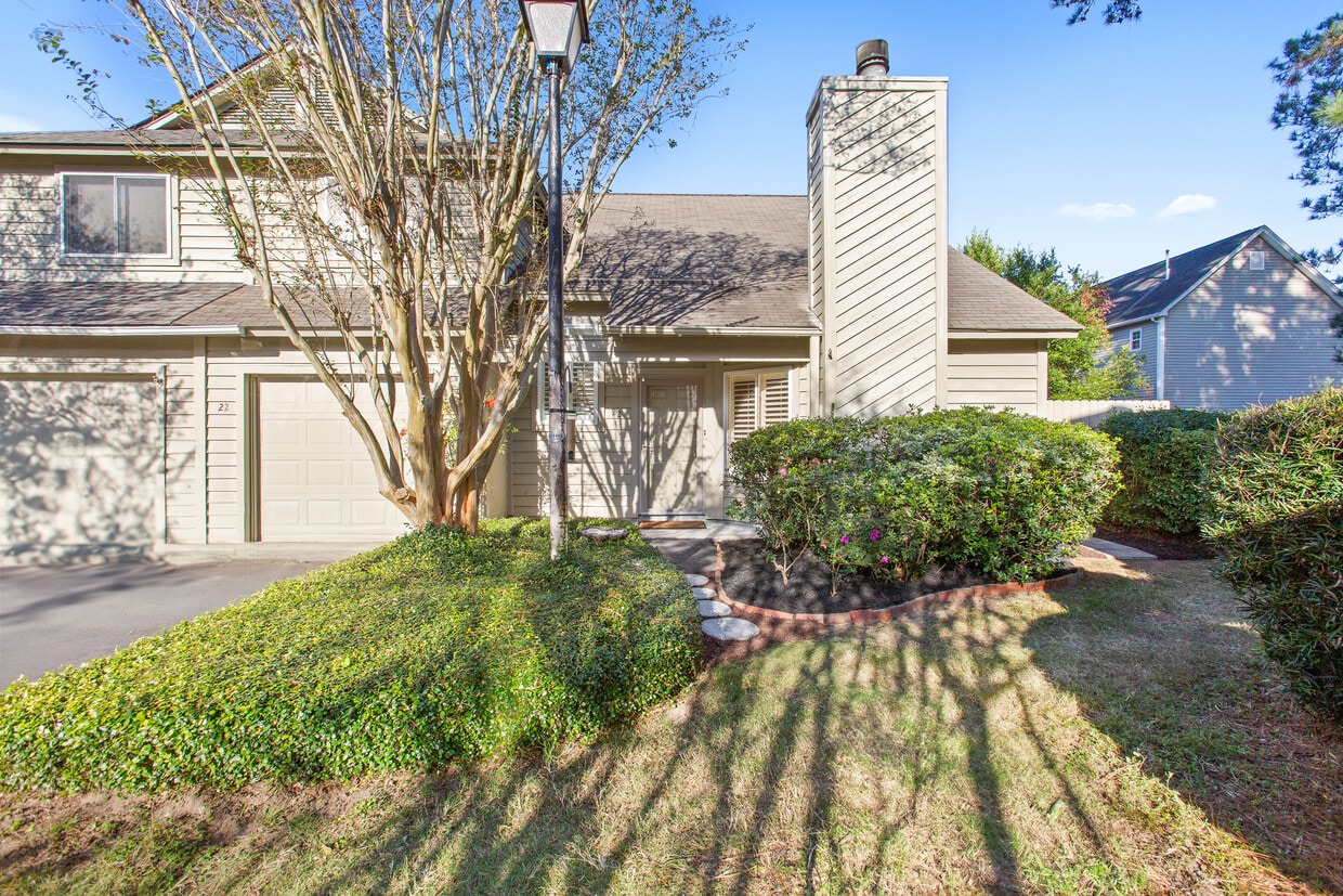 Front of House 1 - 22 Maplecrest Dr