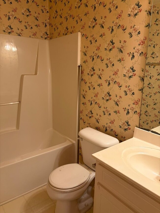 Building Photo - 3 Bedroom Duplex in Rocky Mount