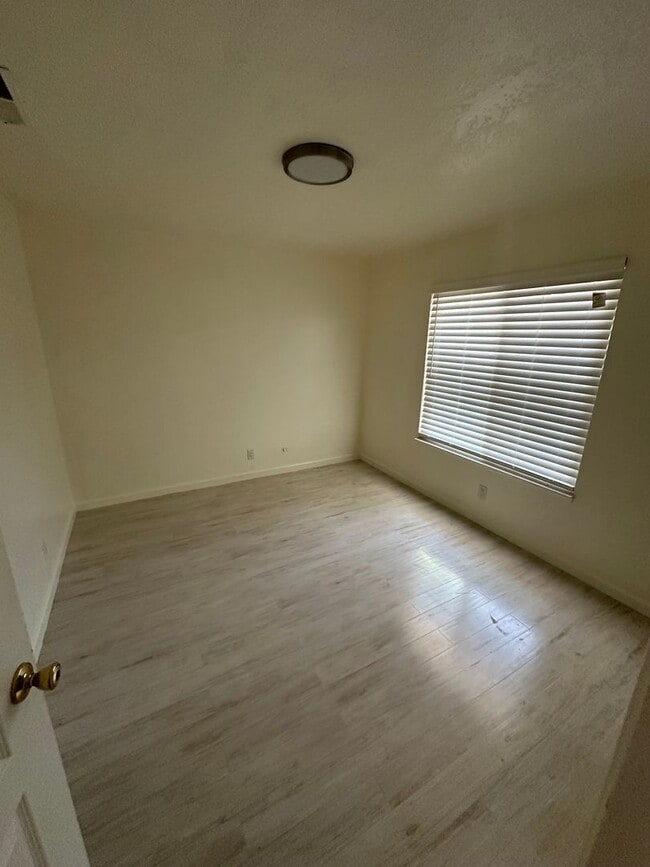 Building Photo - 2412 Vera Cruz Dr