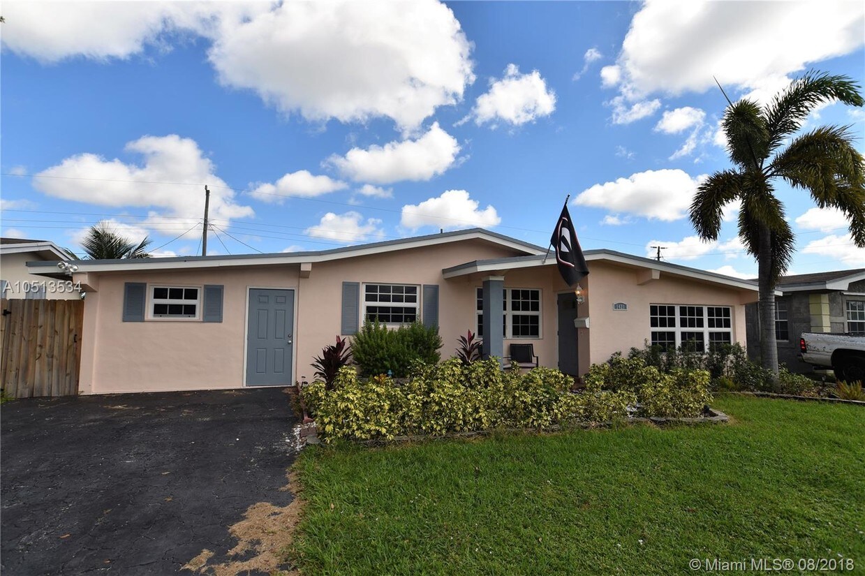Foto principal - 1421 NW 79th Terrace
