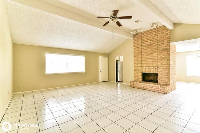 Building Photo - 16319 N Trail Dr, Houston, TX 77073