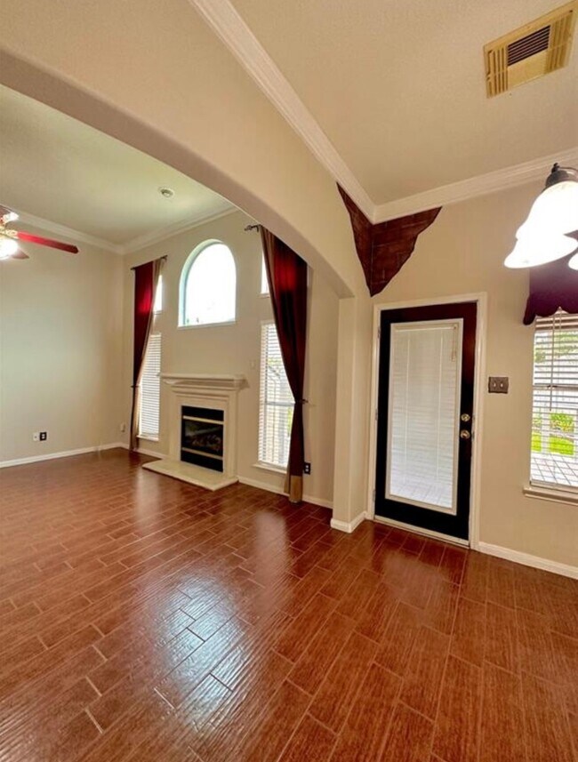 Building Photo - 16411 Redwicke Ln