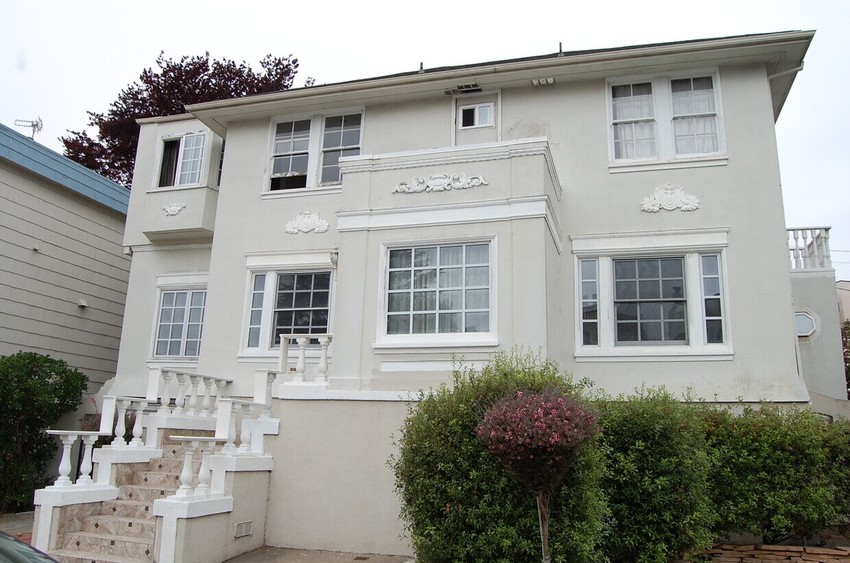 Primary Photo - 160 Wawona St