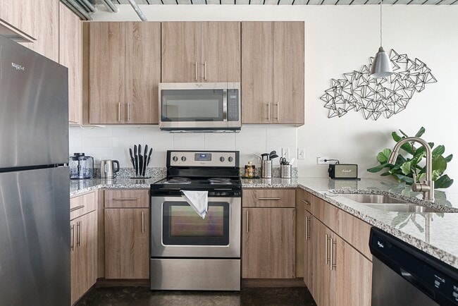 Building Photo - Live in Midtown for $1,515 – Prime Location!