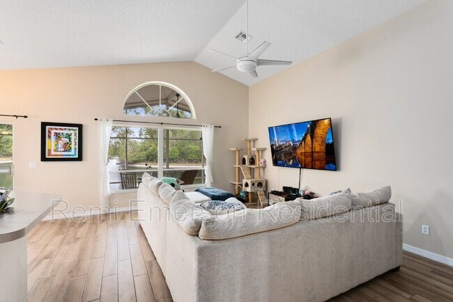 Building Photo - 611 Tuten Trail