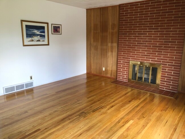 Foto del edificio - 2745 E 6th St
