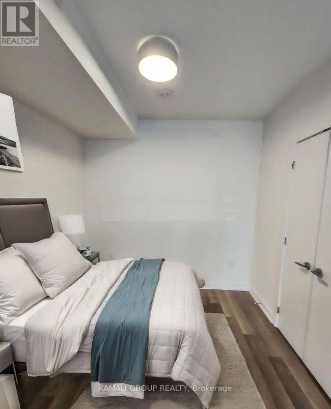 Building Photo - 357 King St W