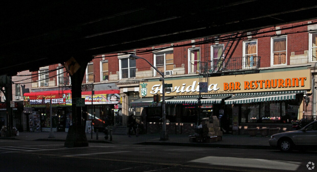 3852 10.º ¡Avenue - 3852 10th Avenue