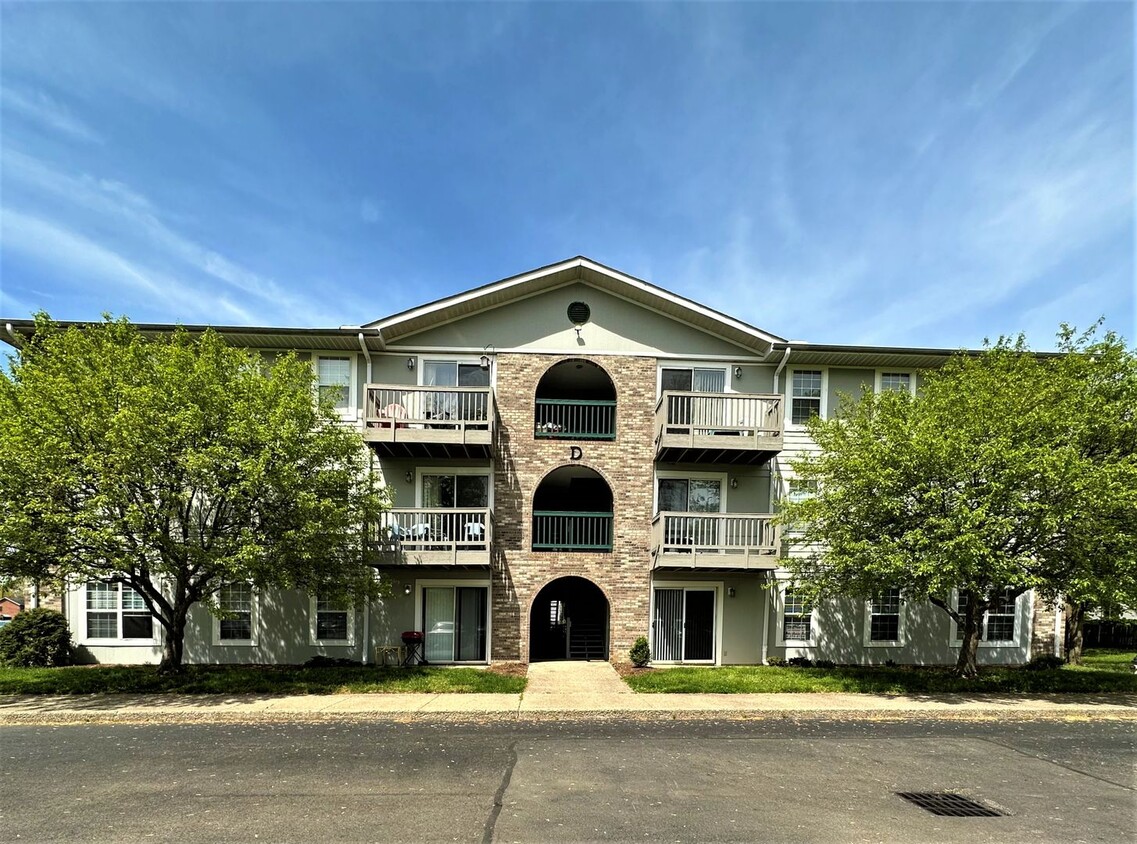 Primary Photo - College Park Condominiums