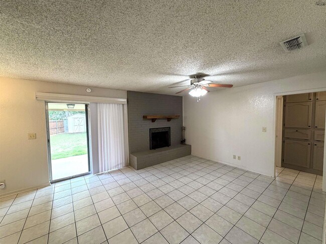Foto del edificio - 4830 Lovers Ln