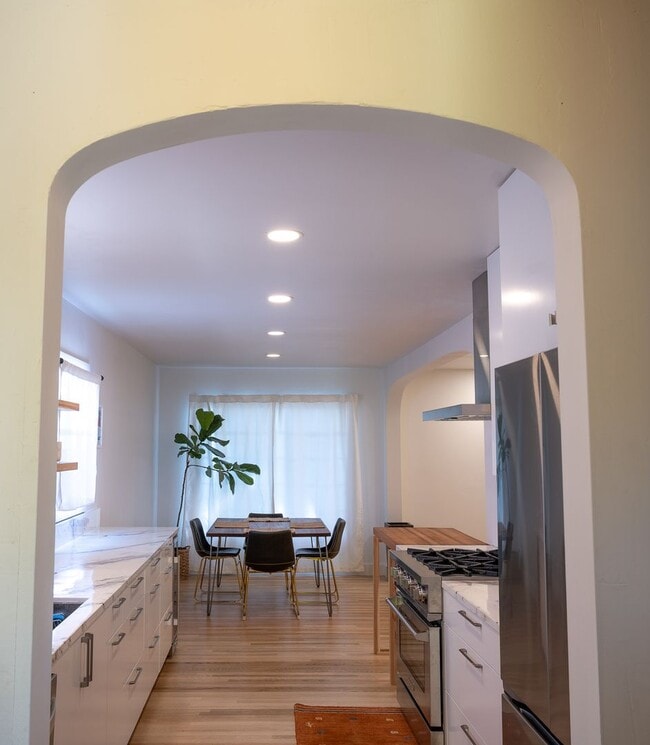 Building Photo - 3 Bedrooms + 2 Bathrooms | Midtown Ventura | Furnished or Unfurnished