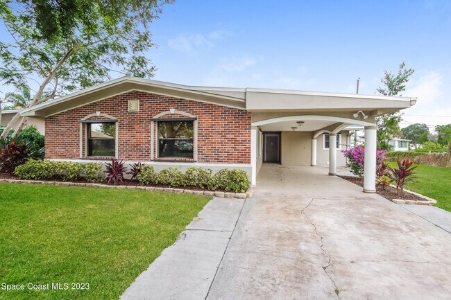 Foto del edificio - 472 Linda Ln