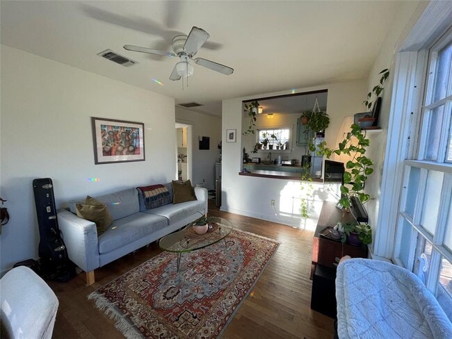 Foto del edificio - 803 W Gibson St