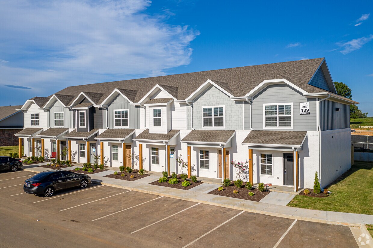 Sycamore Heights Townhomes Apartments in Tontitown, AR