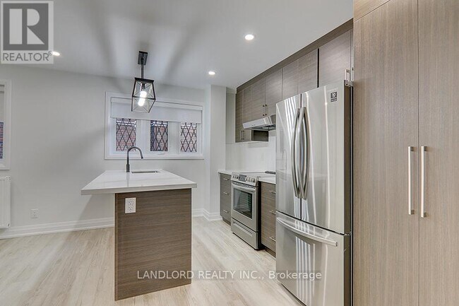 Photo du bâtiment - 2520 Bloor St W