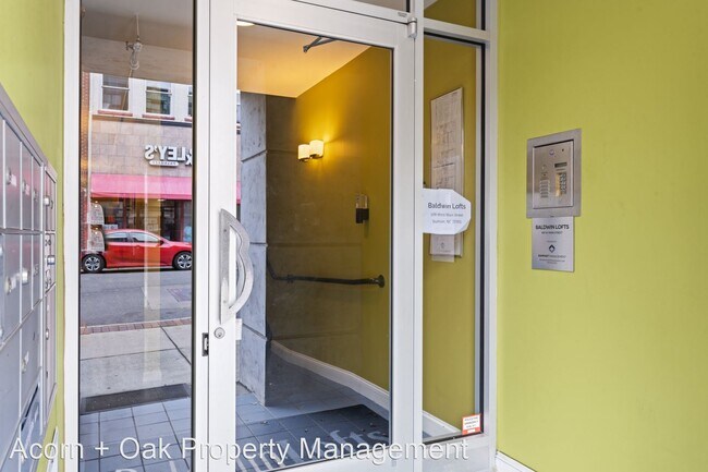 Foto del edificio - 1 br, 1 bath House - 109 W. Main Street #204