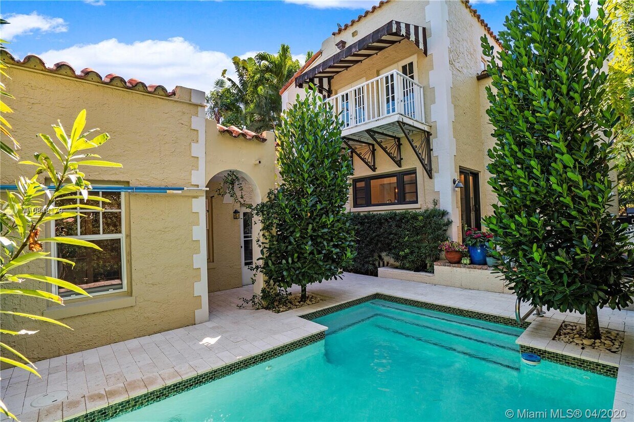 Foto principal - 555 NE 58th St