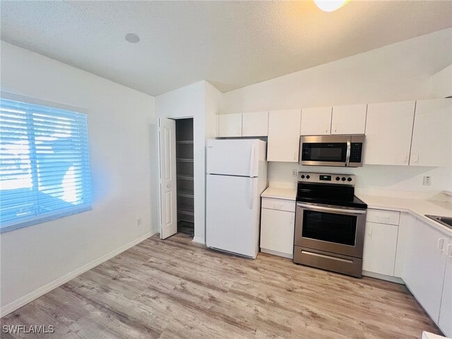 Building Photo - 955 New Waterford Dr