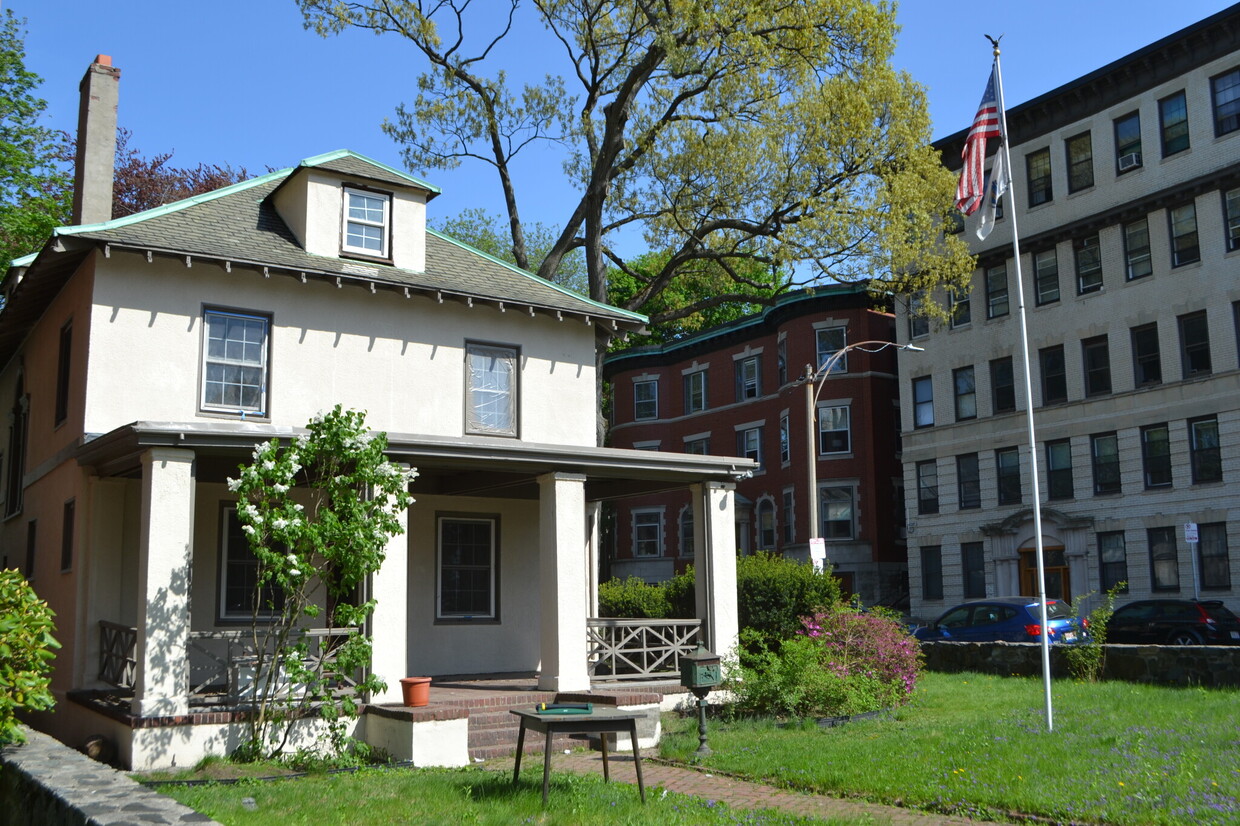 Foto del edificio - 1860 Commonwealth Ave