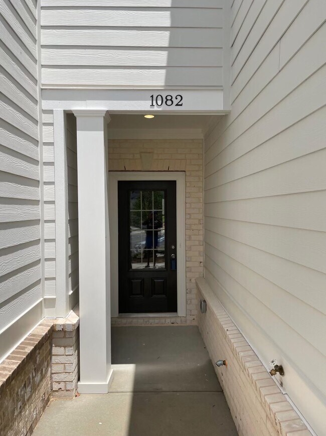 Private front entry. - 1082 Arrowlake Rd