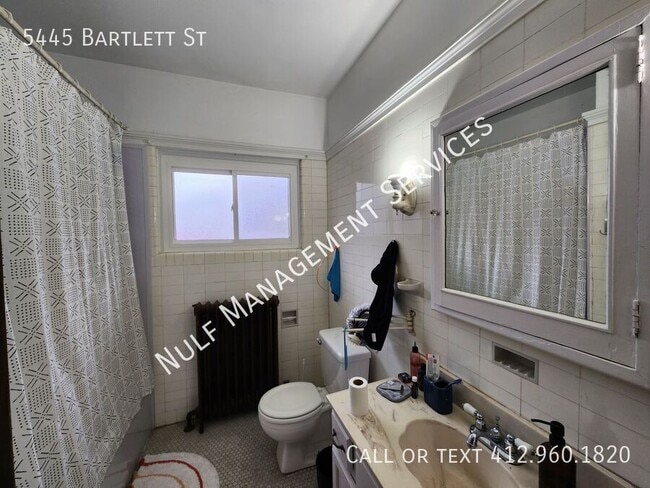 Building Photo - 5445 Bartlett St