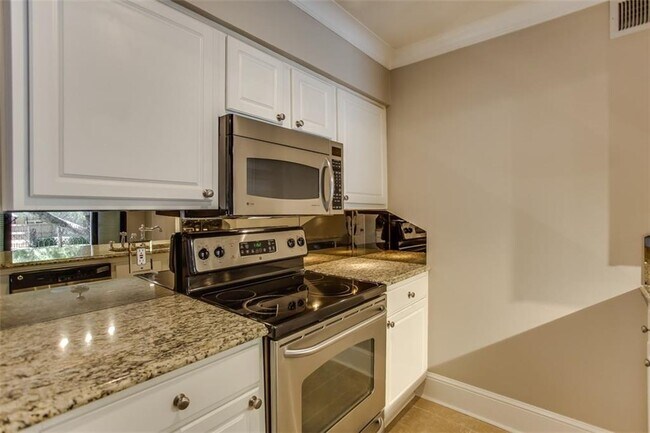 Foto del edificio - 10111 Regal Park Ln