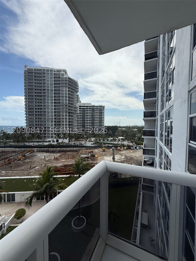 Foto del edificio - 10275 Collins Ave