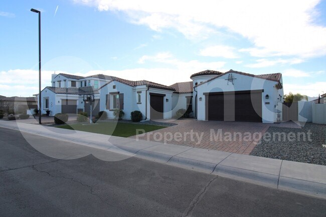 Building Photo - 3835 E Carob Dr