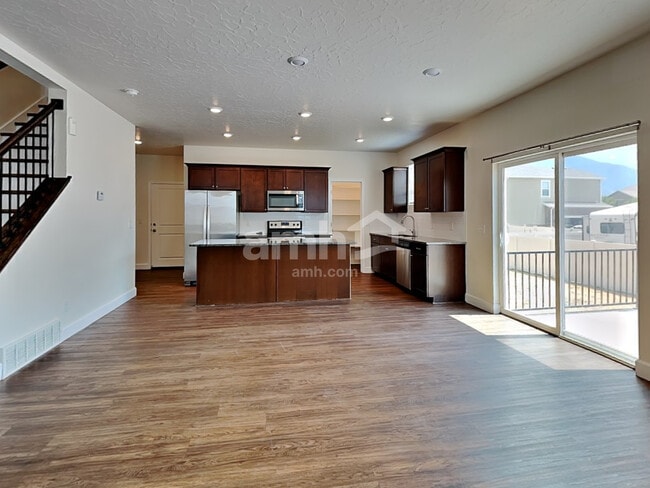 Building Photo - 1077 W 850 S