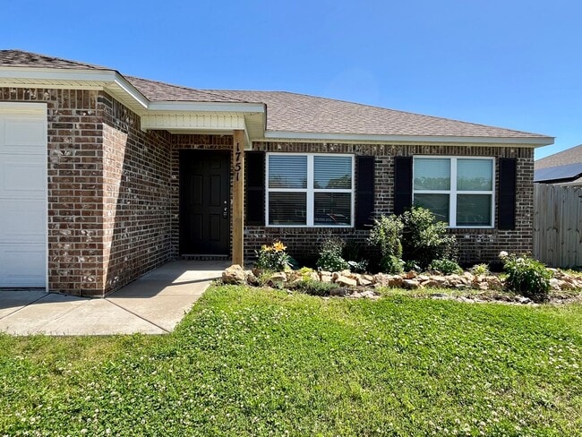 Building Photo - 1751 Forest Dr