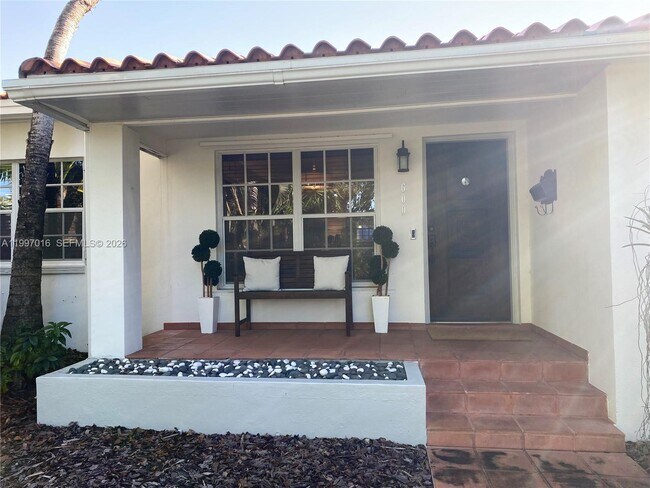 Foto del edificio - 600 Alminar Ave