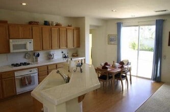 Building Photo - 1546 Larkspur Ct