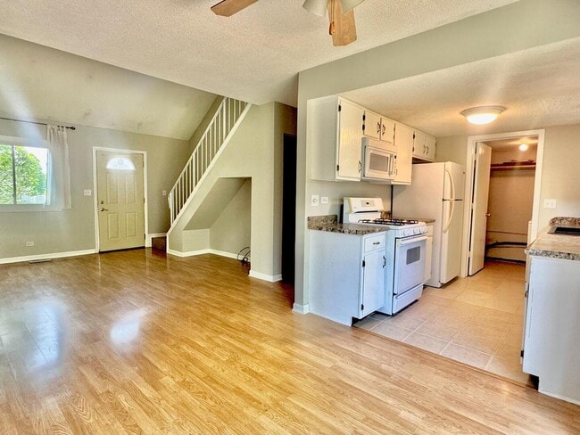 Building Photo - 3302 Acorn Ct