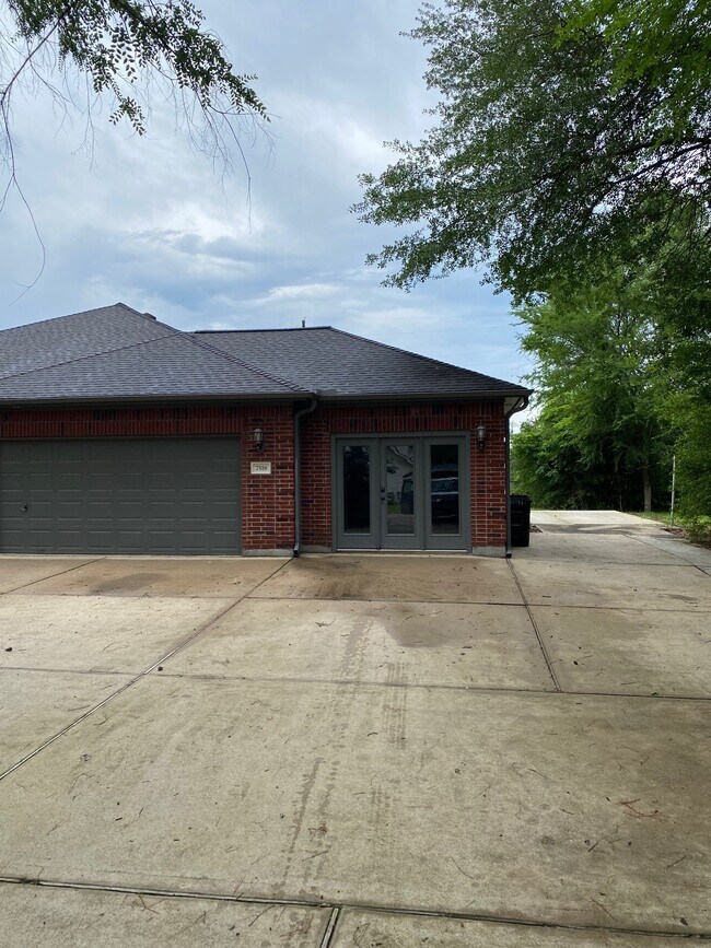 Foto del edificio - 7518 Nickaburr Creek Dr