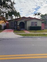 Building Photo - 525 SW 56th Ave