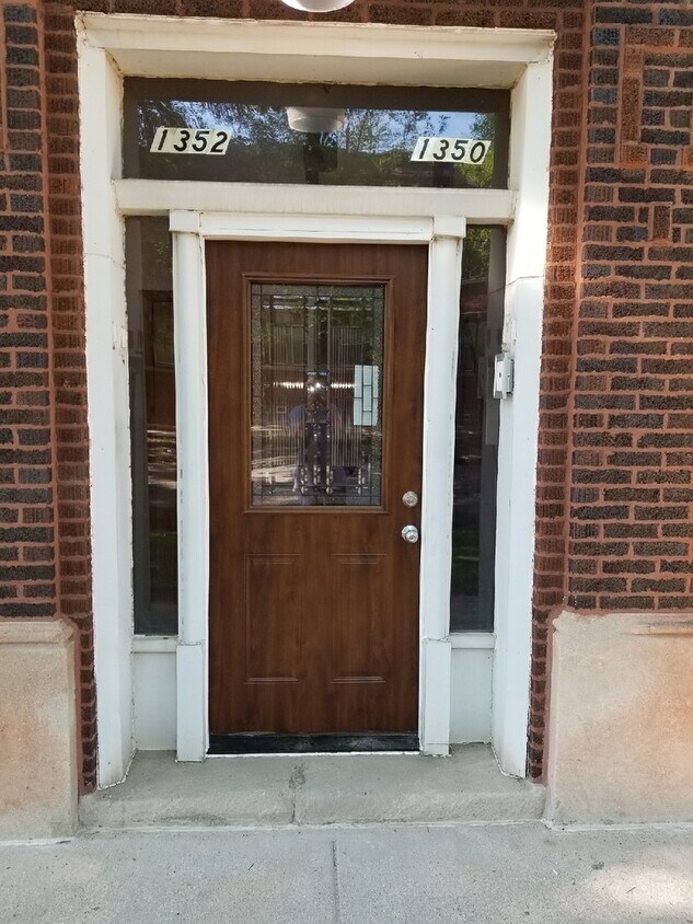 Primary Photo - 1352 W 80th St