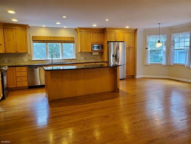 Building Photo - 4 br, 4.5 bath House - 25 Edmond St