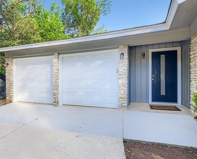 Building Photo - 5402 Chevy Cir