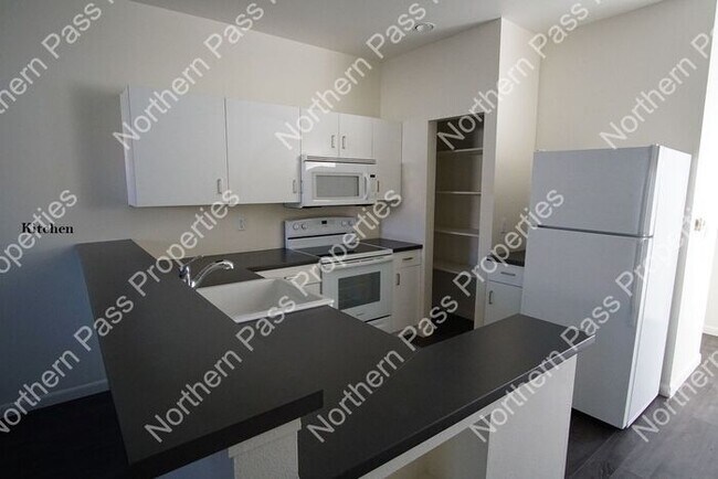 Building Photo - 5255 Woodrow Bean Transmountain Dr