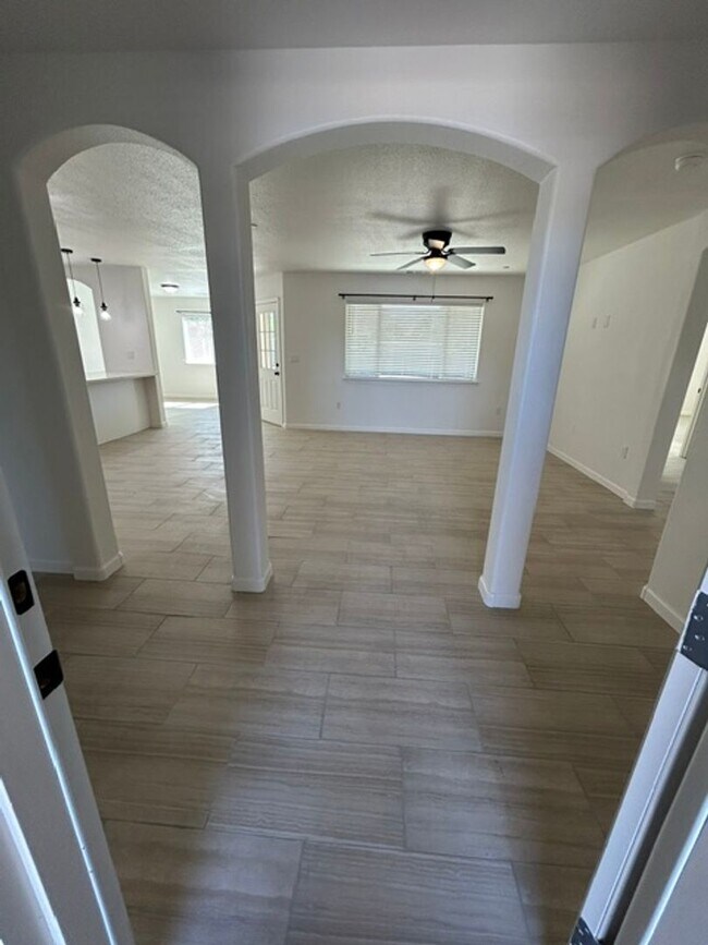 Building Photo - Brand New 3 Bedroom 2 Bathroom Home in Woodlake!